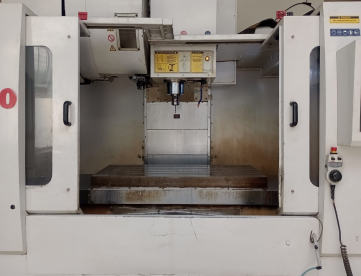 Foto: CENTRO DE USINAGEM VERTICAL - ROMI - D1250 - ANO 2015 - 1250 x 600 x 600 MM - COMANDO FANUC