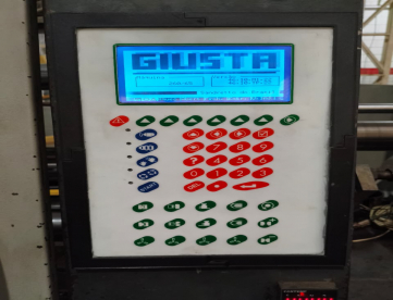 Foto: INJETORA DE PLÁSTICOS SANDRETTO GIUSTA 260/65 ANO 2000 (RETROFITADA 2026)