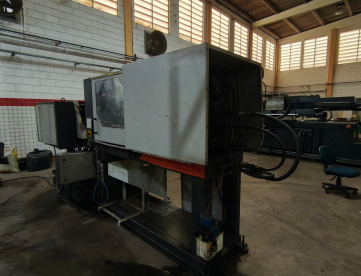 Foto: INJETORA DE PLÁSTICOS SANDRETTO GIUSTA 260/65 ANO 2000 (RETROFITADA 2026)