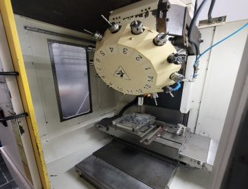Foto: CENTRO DE USINAGEM VERTICAL - FANUC - ROBODRILL - ALPHA T14iE - ANO 2007 - MÁQUINA TODA REVISADA - 500 x 400 x 330 MM