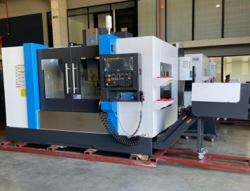 CENTRO DE USINAGEM VERTICAL - OKADA - NOVO - COM 4º EIXO - 800 x 500 x 500 MM - COMANDO FANUC