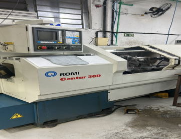 TORNO CNC - ROMI - CENTUR 30D - 500 MM - ANO 2005 - COMANDO MACH9