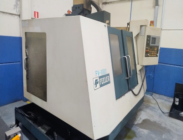 Foto: CENTRO DE USINAGEM VERTICAL - FEELER - FV1000 - ANO 2003 - 1000 x 500 x 500 MM
