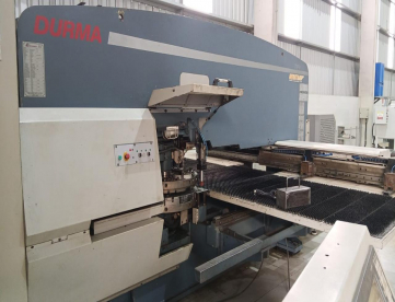 Foto: PUNCIONADEIRA CNC - DURMA - TP9 - 125X20 TONELADAS - COMANDO SIEMENS - ANO 2O10