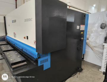 Foto: GUILHOTINA HIDRÁULICA CNC - EUROSTEC - 20X3200 - ANO 2022