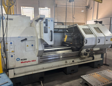 TORNO CNC - ROMI - MULTIPLIC 40A - ANO 2001 - 685 x 2000 MM -PLACA E PONTO MANUAL - COMANDO FANUC