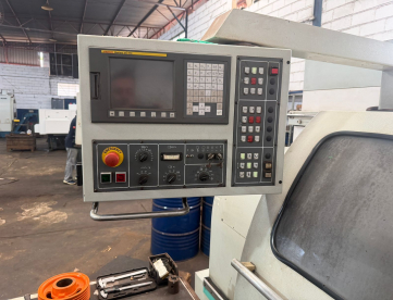 Foto: TORNO CNC BARRAMENTO PARALELO SINITRON BNC-1840 - 475MM X 1000MM - ANO 2008
