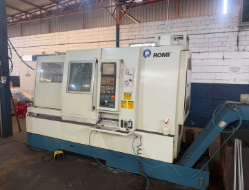 CENTRO DE TORNEAMENTO - ROMI - E320 - 700M X 600MM - COM FERRAMENTAS ACIONADAS - ANO 2007