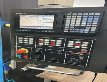 Foto: FRESADORA CNC - VEKER - M70 - COMANDO MITSUBISHI