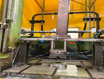 Foto: BROCHADEIRA VERTICAL HIDRÁULICA - MAGNAGUI BRUGUIERO - 60 Ton/2.000mm - ANO 1971