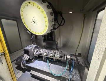 Foto: CENTRO DE USINAGEM VERTICAL - FANUC - ROBODRILL - ALFA D21 LiA5 - ANO 2015 - 24.000 RPM - COM COLUNA ESTENDIDA E 4º EIXO DDR