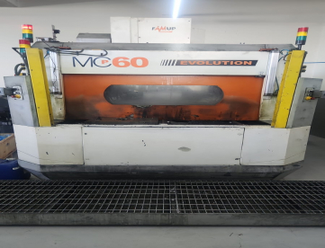 CENTRO DE USINAGEM VERTICAL - FAMUP - MC60 - ANO 2002 - DUPLO PALLET