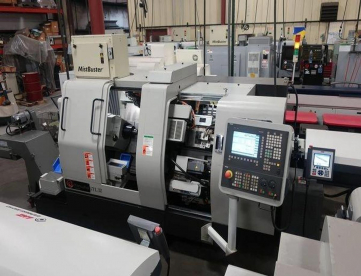 Foto: TORNO CNC AUTOMÁTICO DE CABEÇOTE MÓVEL - HANWHA - STL32H/J 12 EIXOS - COM ALIMENTADOR DE BARRAS - ANO 2013