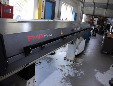 Foto: TORNO CNC AUTOMÁTICO DE CABEÇOTE MÓVEL - HANWHA - STL32H/J- COM ALIMENTADOR DE BARRAS - COM 12 EIXOS - ANO 2012