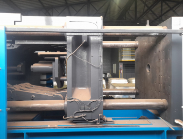 Foto: INJETORA DE PLÁSTICO - NETSTAL - 6000/5500