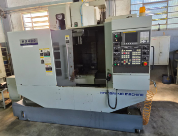 CENTRO DE USINAGEM VERTICAL - HYUNDAI - VX400 - 800 X 460 - COMANDO FANUC - ANO 2007