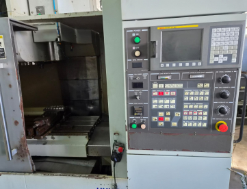 Foto: CENTRO DE USINAGEM VERTICAL - HYUNDAI - VX400 - 800 X 460 - COMANDO FANUC - ANO 2007