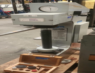 DUROMETRO ANALOGICO DE BANCADA  MARCA HARDNESS TESTER  MODELO OSM B   ANO 2007
