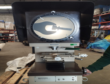 PROJETOR DE PERFIL - MITUTOYO - MODELO PJ300 COM ACESSÓRIOS