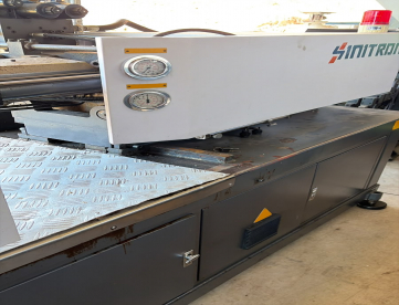 Foto: INJETORA DE PLÁSTICOS - SINITRON - SYA90 DT - 90 TONELADAS - ANO 2007