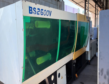 INJETORA DE PLÁSTICOS SERVO MOTOR - BORCHE - BS2600 - 260TONELADAS - ANO 2010