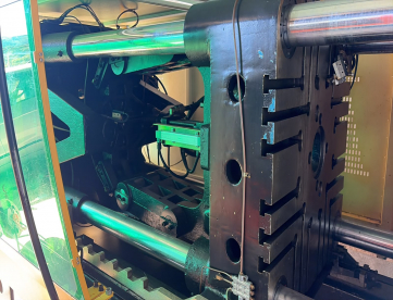 Foto: INJETORA DE PLÁSTICOS SERVO MOTOR - BORCHE - BS2600 - 260TONELADAS - ANO 2010