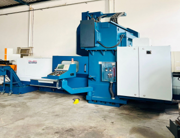 Foto: CENTRO DE TORNEAMENTO - SINITRON - LT52 - COMANDO FANUC - 520 X 215 MM - ANO 2007