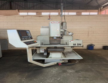 FRESADORA CNC TRAVIS - M5 - ANO 2008 - 800 X 400 X 450mm