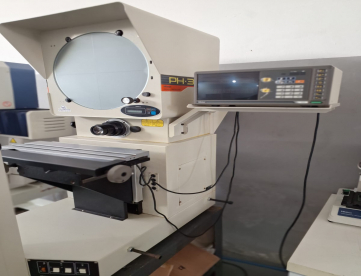 Foto: PROJETOR DE PERFIL - MITUTOYO - PH3500 - MESA 450 X 146