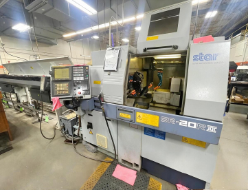 TORNO CNC AUTOMÁTICO DE CABEÇOTE MÓVEL - STAR - SR20RII - COM ALIMENTADOR DE BARRAS - ANO 2004