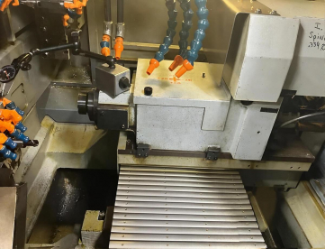 Foto: TORNO CNC AUTOMÁTICO DE CABEÇOTE MÓVEL - STAR - SR20RII - COM ALIMENTADOR DE BARRAS - ANO 2004