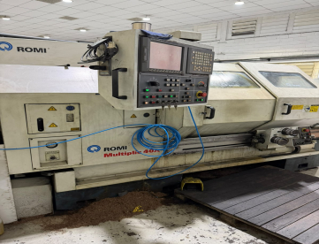 TORNO CNC - ROMI - MULTIPLIC 40A - ANO 2001 - 685 x 2.000 MM - COMANDO FANUC