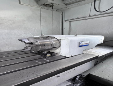Foto: CENTRO DE USINAGEM VERTICAL - ROMI - D1250 - ANO 2020 - COM 4º EIXO E REFRIGERAÇÃO INTERNA - SOMENTE 3.400 HORAS