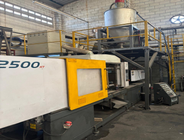 VENDO EMPRESA DE INJEÇÃO DE PRE FORMA COM 4 INJETORAS COMPLETAS - 3 SINITRON 250 -1 TER -1 PAVAN ZANETTE  E 305 TONELADAS ACOMPANHA OS MOLDES -MAQUINAS 2009 E 2011