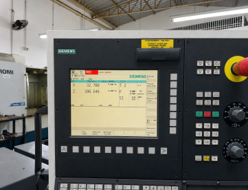 Foto: TORNO CNC - ROMI - CENTUR 30D - ANO 2013 - 430 x 1000 MM - COMANDO SIEMENS - TORRE GANG