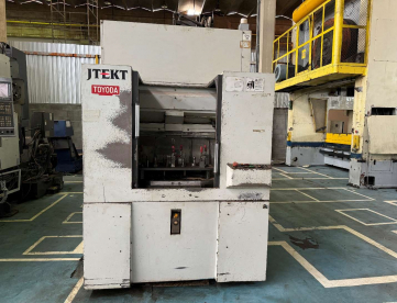 CENTRO DE USINAGEM VERTICAL CNC DUPLO PALETT – TOYODA JTEKT – PV640J4 – 600 X 400 X 510 MM – ANO 2010
