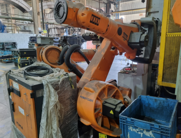 Foto: ROBÔ INDUSTRIAL - KUKA - KRC1 - 6 EIXOS  - ANO 2000
