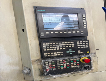 Foto: CENTRO DE USINAGEM VERTICAL CNC ROMI D760 - 760MM X 406MM X 508MM - ANO 2001