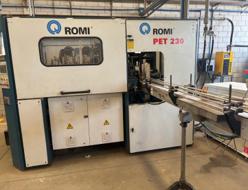 Foto: SOPRADORA AUTOMÁTICA DE PRÉ-FORMAS PET - ROMI - PET 230 - COMPLETA - ANO 2017
