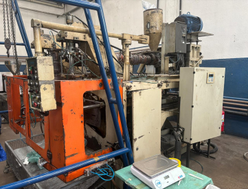 Foto: SOPRADORA DE TERMOPLÁSTICOS - ROGEFLEX - 6L R75 - 6 LITROS - MESA DUPLA - ANO 1995
