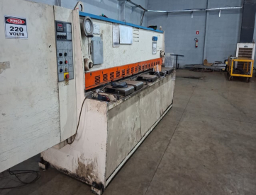 Foto: GUUILHOTINA HIDRÁULICA LVD - 3000MM X 164KN - 4,75MM NO CARBONO