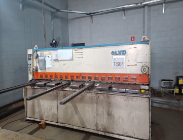 GUUILHOTINA HIDRÁULICA LVD - 3000MM X 164KN - 4,75MM NO CARBONO