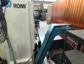 Foto: CENTRO DE TORNEAMENTO - ROMI - E320 - 320 x 600 MM - ANO 2004 - COMANDO FANUC