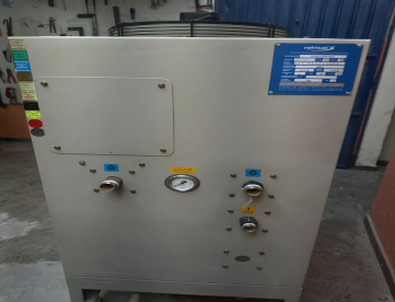 Foto: UNIDADE DE ÁGUA GELADA / CHILLER INDUSTRIAL – REFRISAT – SAT 05 AR – 5.000 KCAL/H – 220 V – ANO 2006
