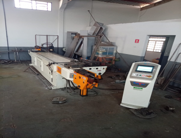 Foto: CURVADORA DE TUBOS CNC – YUETAI – YT-150CNC-2A-1S – 2 EIXOS SERVO – ANO 2023