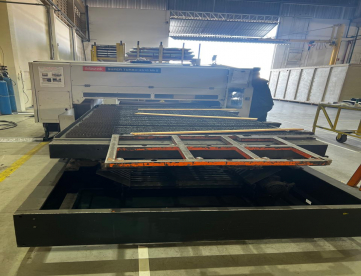 Foto: MÁQUINA DE CORTE A LASER CO2 - MAZAK - SUPER TURBO X510 MKII - 5 EIXOS - 1500 X 3000MM - 2500W - ANO 2005