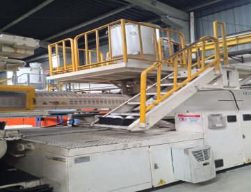 Foto: INJETORA DE PLÁSTICOS - HAITIAN - JU12000 - 8400J - COM SERVO MOTOR - COM ROBÔ - ANO 2011