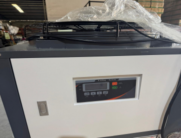 Foto: GELADEIRA  -AIR-COOLED CHILLER - 12.040 KCAL CONDENSAÇÃO A AR 380V - ANO 2026