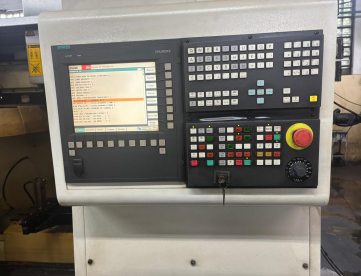 Foto: CENTRO DE USINAGEM VERTICAL - ROMI - DISCOVERY 560 - ANO 2007 - COMANDO SIEMENS