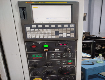 Foto: CENTRO DE USINAGEM VERTICAL - ROMI - DCM 560DP - COMANDO FANUC - DUPLO PALLET - ANO 2013